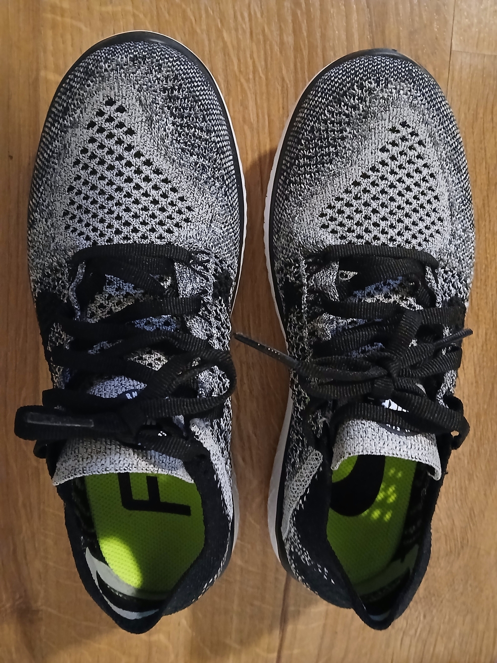NWOT Nike Women's Flyknit Blk/White 6.5US Running Shoes